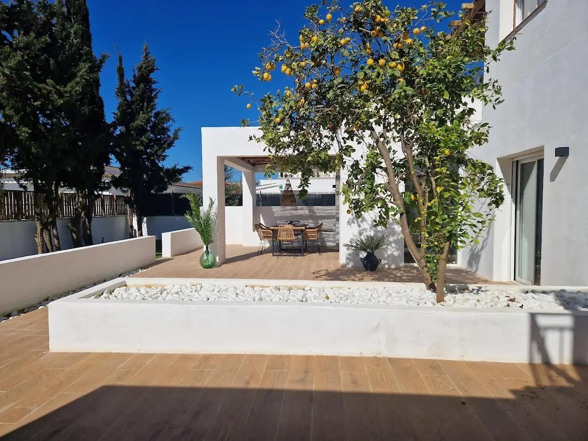 Villa Gorgot With A Pool And Private Parking Empuriabrava İspanya