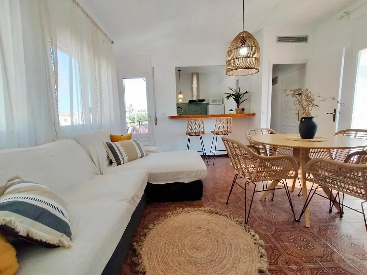 Villa Gorgot With A Pool And Private Parking Empuriabrava