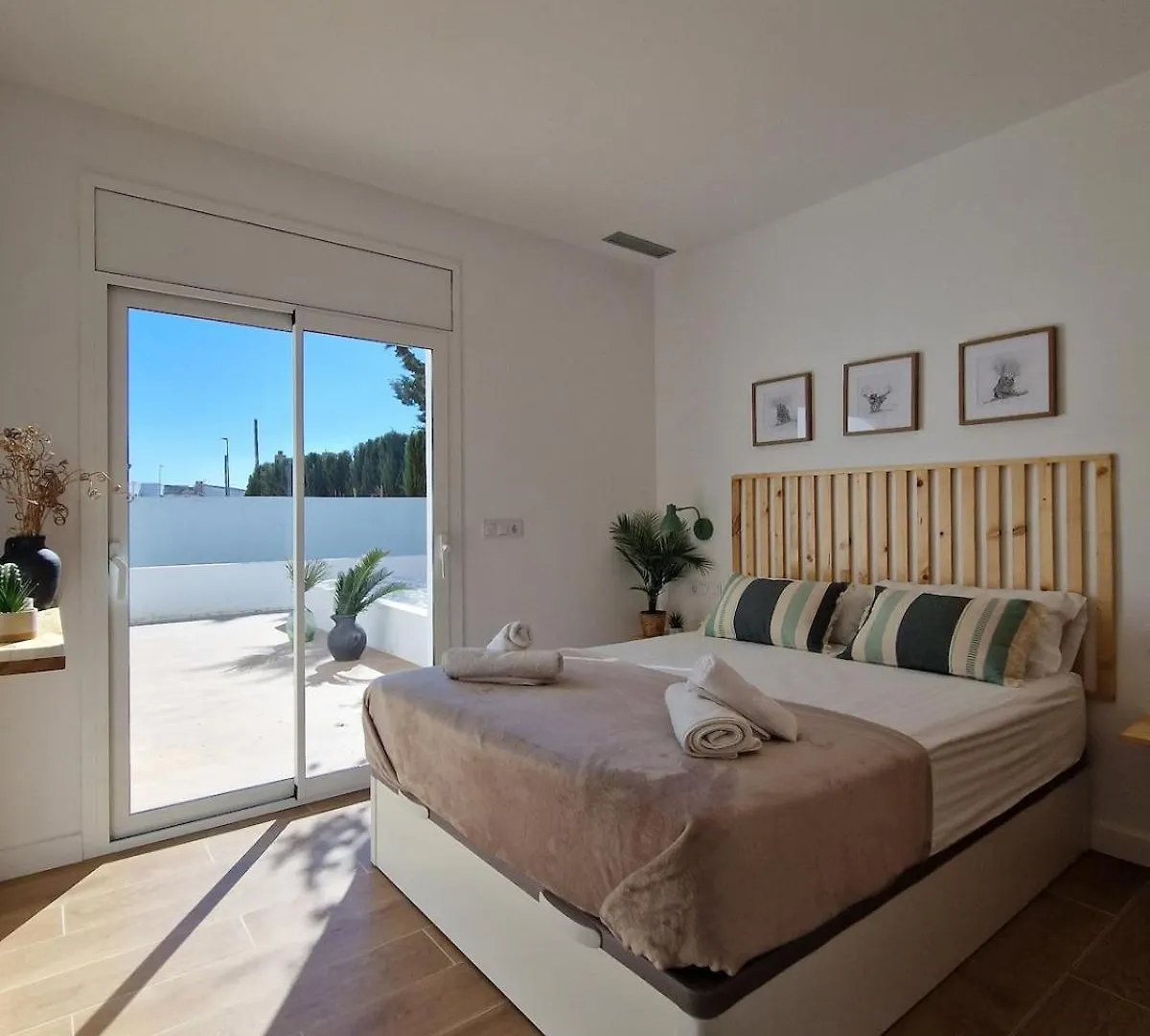 Villa Gorgot With A Pool And Private Parking Empuriabrava