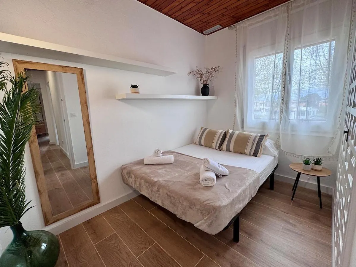 Villa Gorgot With A Pool And Private Parking Empuriabrava