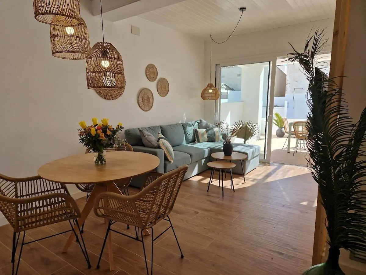 Villa Gorgot With A Pool And Private Parking Empuriabrava