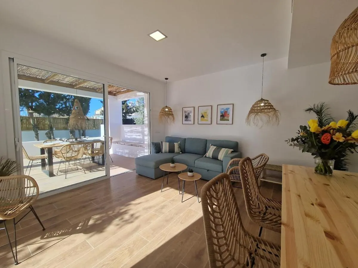 Villa Gorgot With A Pool And Private Parking Empuriabrava