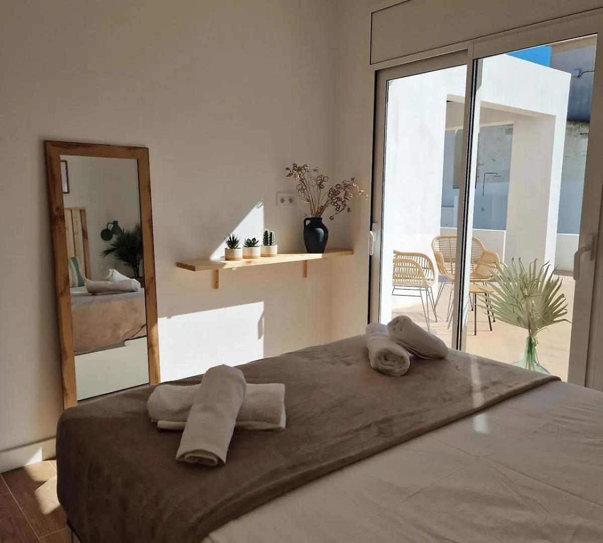 Villa Gorgot With A Pool And Private Parking Empuriabrava